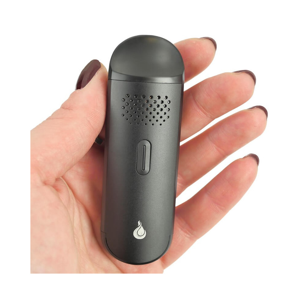 Vaporizér Flowermate Cap v ruce.