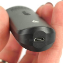 Vaporizér Flowermate Cap - pohled zespodu, USB port.