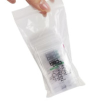 Zip sáčky CBD Black Leaf - 100 kusové balení na bílém pozadí