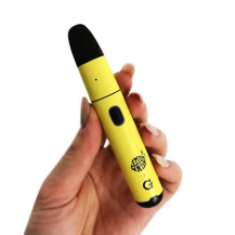 Vaporizér Lemonnade x G Pen Micro v ženské ruce