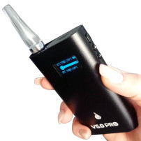 Vaporizér Flowermate V5.0S Pro Version 2 černý v ženské ruce