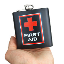 Ploskáčka na destilát First Aid - v ruce