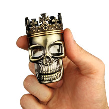 Grinder Drtička Skull King v ruce