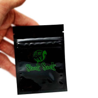 Skunk Sack Black Small v ruce