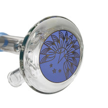 Skleněné bongo Phoenix Beaker modré barvy - pohled na ornament na spodní části vázy