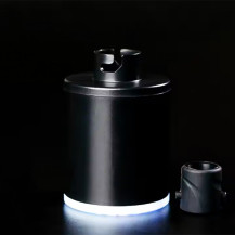 Hookah blower - elektrická pumpa - na černém pozadí