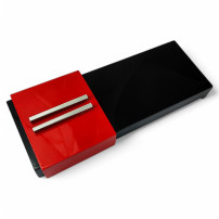 Humidor na doutníky s popelníkem Red - zavřená část popelníku - škrábance na černé části