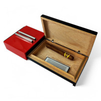 Humidor na doutníky s popelníkem Red - otevřený humidor se zvhlčovačem uvnitř