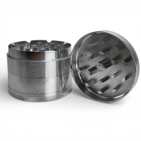 Grinder drtička Alumini 50mm stříbrná - pohled na zuby drtičky
