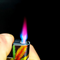 Zapalovač Neon Rasta Cannabis - plamen